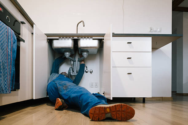 Professional Emergency Plumber technician working in Tunica, MS